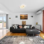 Villa Pleter By Guide Ruzic