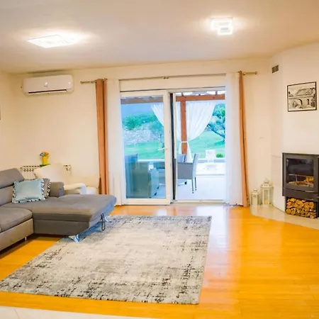 Pleter By Guide Vila Otavice