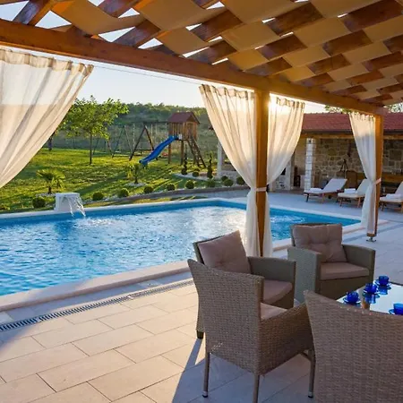 Vila Pleter By Guide *