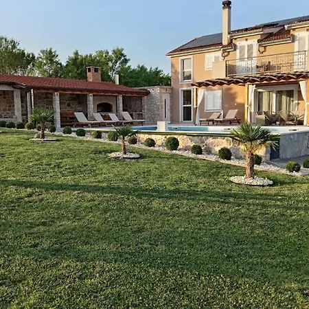 Villa Pleter By Guide *