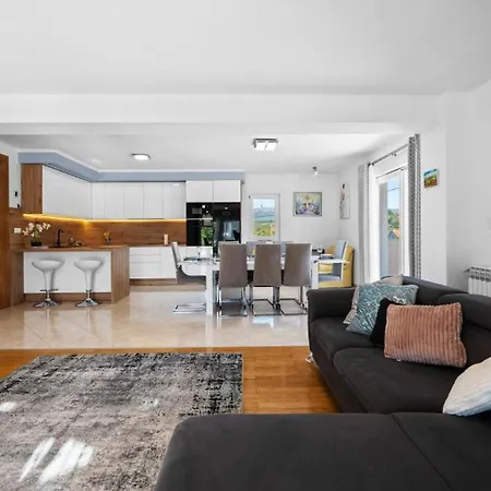 Villa Pleter By Guide