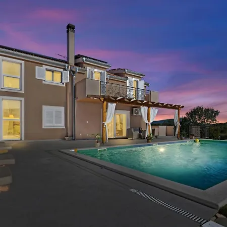 Pleter By Guide Villa