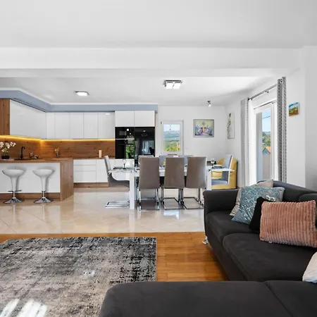 Pleter By Guide Villa *