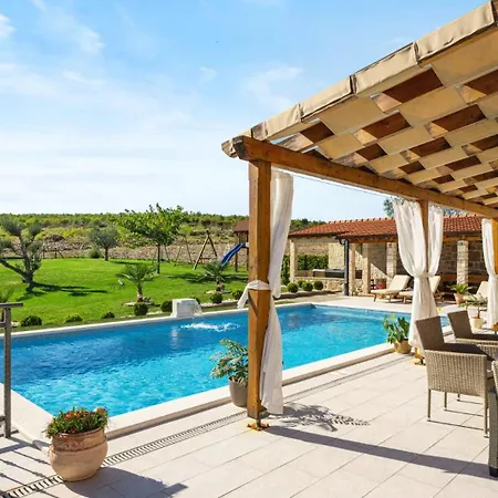 Pleter By Guide Villa