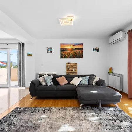 Villa Pleter By Guide Otavice