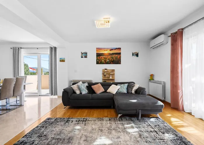 Villa Pleter By Guide Otavice